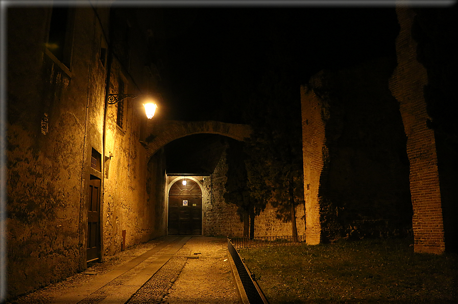 foto Bassano del Grappa di notte